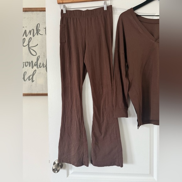 Brown Stretchy Soft Long Sleeve Top + Flare Pant (2-piece set!) - Size Small - Picture 9 of 11